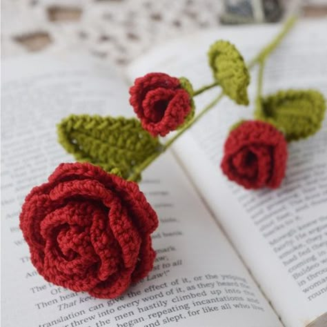 Roses Au Crochet, Cottagecore Crochet, Bouquet Crochet, Tote Crochet, Crochet Rose Pattern, Crochet Flowers Easy, Confection Au Crochet, Crochet Bouquet, Crochet Plant