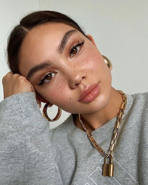 - Pinterest - MaebelBelle - Maquillaje Glowy, No Make Up Make Up Look, Maquillage On Fleek, Mekap Mata, Faux Freckles, Smink Inspiration, Makijaż Smokey Eye, Longer Eyelashes, Natural Makeup Looks