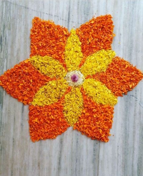 Flower Small Rangoli, Pookalam Design Easy, Onapookkalam Design, Simple Pookalam Designs At Home, Easy Flower Rangoli Simple, Simple Flower Rangoli Designs Easy, Onam Pookalam Design Simple, Onam Decoration Ideas, Rangoli Of Flowers