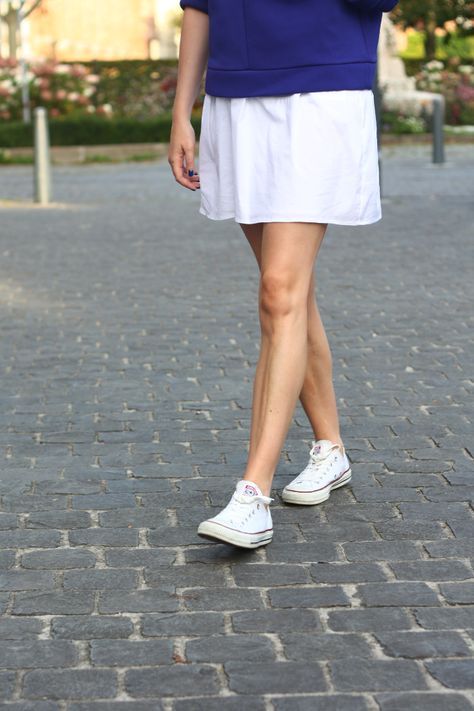 white low top converse Low White Converse Outfit, Low White Converse, White Converse Outfit, Mom Inspo, White Low Top Converse, Feminist Tote Bag, White Converse Outfits, Converse Outfit, Low Top Converse