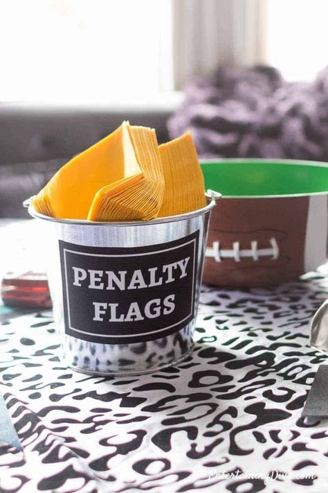 Football Shaped Foods, Throwing A Football, Superbowl Party Decorations, Party Decorating Ideas, Burlesque Party, Super Bowl Decorations, Football Party Decorations, Football Diy, Game Day Party