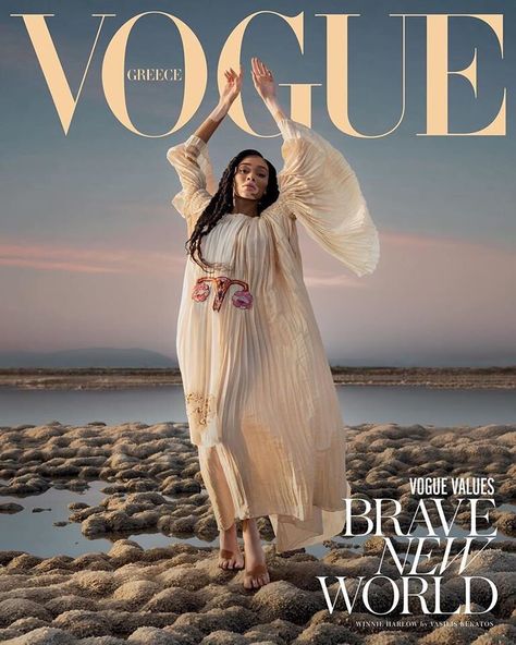 Vogue Wall, Vogue Vintage, Vogue Magazine Covers, Magazine Vogue, Winnie Harlow, Carine Roitfeld, Mode Chanel, High Fashion Photography, Photos Inspo