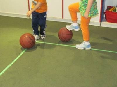 Using feet to push the ball on the line Pe Activities, Gross Motor Activity, Pediatric Physical Therapy, Motor Planning, Gross Motor Activities, Creative Curriculum, Movement Activities, Motor Skills Activities, Development Activities