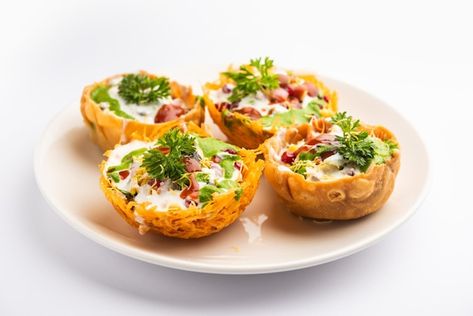 Katori Chaat, Potato Basket, Indian Snacks, Premium Photo, Chutney, Asian Recipes, Food Animals, Potato, Tart