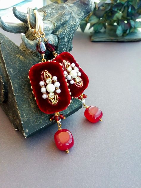 Jewelry Ideas To Make, Make Jewelry For Beginners, Maroon Jewelry, Jewelry For Beginners, Burgundy Jewelry, Velvet Earrings, Fiber Earrings, Burgundy Earrings, Embroidered Brooches