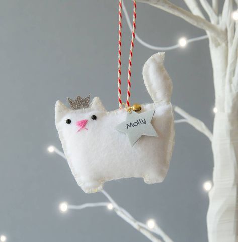 Diy Felt Christmas Ornaments, Baby Mobil, Felt Crafts Christmas, Cat Christmas Ornaments, Personalised Christmas Decorations, Felt Christmas Decorations, Navidad Diy, Felt Decorations, Felt Christmas Ornaments