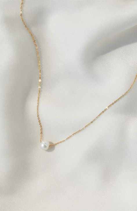 A single freshwater pearl makes a simple yet stunning statement on this delicate chain necklace. 16" length Pearl size: 8mm 14k-gold fill/freshwater pearl Made in the USA Simple Pearl Necklace, Peacock Pearl, Gold Necklace Simple, Simple Pearl, Gold Pearl Necklace, Freshwater Pearl Necklace, Freshwater Pearl Necklaces, Simple Jewelry, Bridesmaid Jewelry