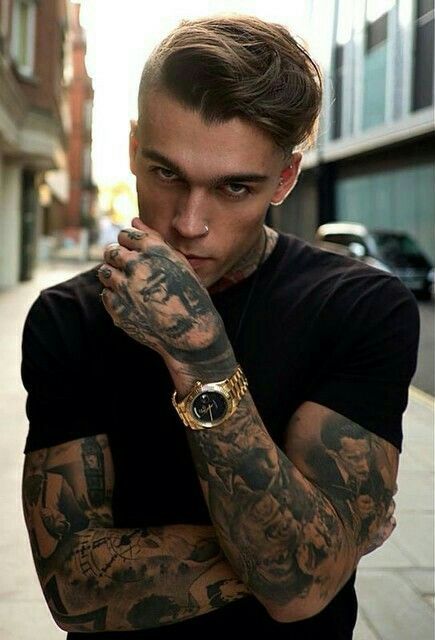 #badboy #tattos Piercing No Rosto, Man With Tattoos, Herren Hand Tattoos, Tatto Boys, Street Style Vintage, Chica Cool, Stephen James, Tumblr Hair, Hand Tattoos For Guys