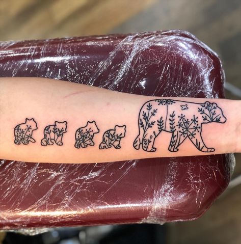 Bear And Cubs Tattoo Mothers, Mama Bear And 3 Cubs Tattoo, Mama Bear Tattoo Cubs, 3 Daughters Tattoo For Mom, Mama Bear Baby Bear Tattoo, Mother Bear Tattoo, Tattoos For Moms With Kids Sleeve, Bear With Cubs Tattoo, Mom And Kids Tattoo Ideas