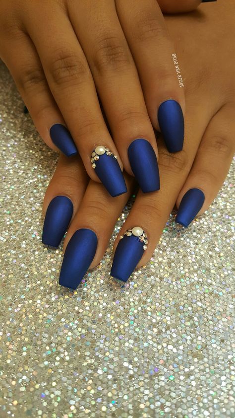 Navy Blue Nails For Wedding, Matt Blue Nails, Navy Matte Nails, Dark Blue Matte Nails, Matte Navy Blue Nails, Pedicure Azul, Matte Blue Nails, Quinceanera Hair, Mob Hair