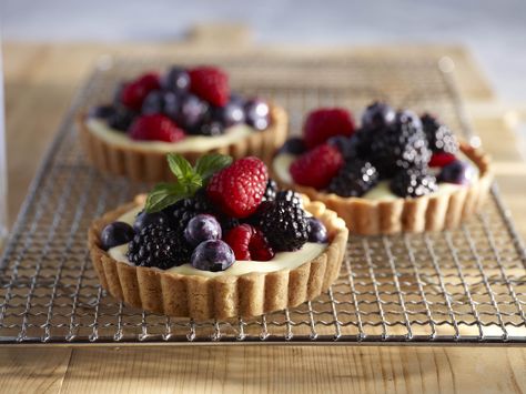 Try this mixed berry tart recipe. Use your favorite combination of Driscoll's berries to top vanilla bean-flecked pastry cream in a graham cracker crust! Berry Tart Recipe, Driscolls Berries, Cream Cheese Pastry, Cheese Pastry, Sour Cream Pound Cake, Berry Tart, Classic Cheesecake, Tart Recipe, Graham Cracker Crust