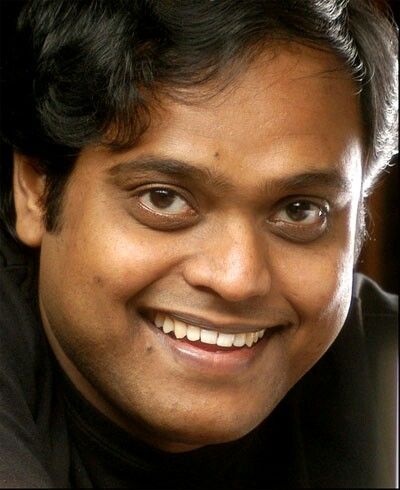 Harris jayaraj Harris Jayaraj Images, Harris Jayaraj Aesthetic, Harris Jayaraj, James Bond Actors, Cute Movie Scenes, Movie Stills, Gallery Frame, James Bond, Image Hd