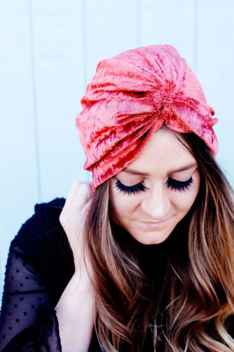 This top knot turban headwrap for women is really cute and fun to wear, even if my husband insists I look like a fortune teller! I used stretch velvet for these ones and they are so soft and warm! || See Kate Sew #headwrapturban #topknotheadwrap #sewingpatterns #patternofthemonth Adult Turban Pattern, Turban Sewing Pattern, Tie Pattern Free, Turban Pattern, Turban Diy, Faux Bun, Turban Headband Tutorial, Diy Turban, Quilters Bag