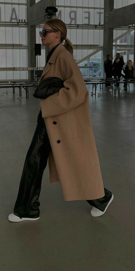 Beige Coat Outfit, Winter Coat Outfit, Wool Coat Outfit, Camel Coat Outfit, Camel Wool Coat, Winter Coat Outfits, Mode Mantel, Winter Fashion Outfits Casual, Long Trench