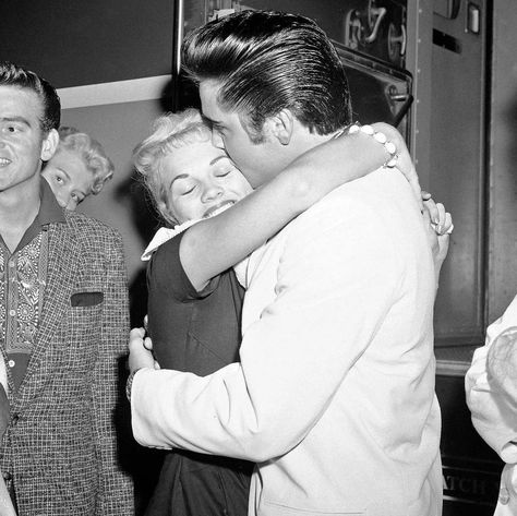 Anita Wood gave up a contract with Paramount Pictures to move to Memphis with Presley, according to USA Today. Photo: @sophialoveselvis/Instagram Anita Wood, Elvis Today, Ron Livingston, Elvis Presley Family, Ex Friends, Classic Rock And Roll, Elvis And Priscilla, Ann Margret, Natalie Wood