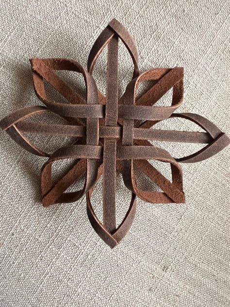 Handmade leather snowflake ornament that will help you put the final touches on your Christmas decorating! Leather Christmas Decorations, Scandinavian Stars, Diy Leather Ornaments, Leather Ornaments, Leather Christmas Gifts, Folk Christmas, Diy En Cuir, Leather Creations, Leather Christmas