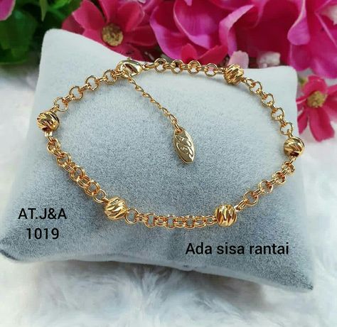 Material rhodium + alloy lapis emas 18k.  Kualitas import premium.  Order wa 0812 80 599 499  Grade AAA+  #gelangcartier #gelangtanganemas #gelang Cartier, Charm Bracelet, Throw Pillows, Gold