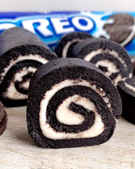 Oreo Sushi, Fitwaffle Kitchen, Oreo Recipes, Bake Desserts, Easy Baking Recipes Desserts, Weight Workout, Tasty Baking, 2 Ingredient, Baked Dessert Recipes