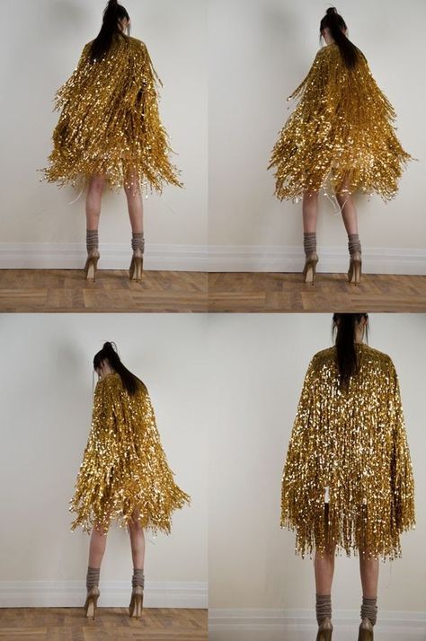 Simple Lovely: 7000 Strands of Tinsel (And Other Ways I *Tried* To Simplify in December) Mode Editorials, Festival Chic, Look Festival, Outfit Chic, Vogue India, Gold Sequins, Mode Inspo, Fashion Editorial, Mode Inspiration