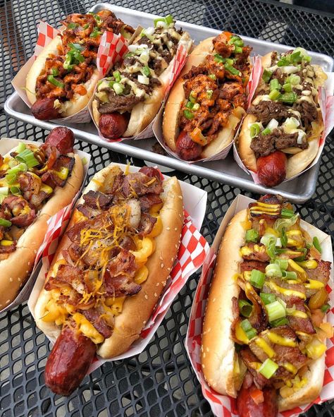 Hot Dogs Negocio Ideas, Loaded Hot Dogs, Gourmet Hot Dogs, Hot Dogs Recipes, Doner Kebab, Hot Dog Recipes, Burger Bar, Chapati, Food Goals