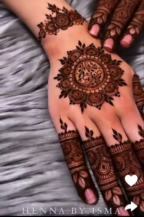 Mehendi For Bride, Mehendi Aesthetic, Minimal Mehendi, Minimal Henna, Front Mehndi, Kashee's Mehndi Designs, Arabic Mehendi, Mehndi Ideas, Mehedi Design