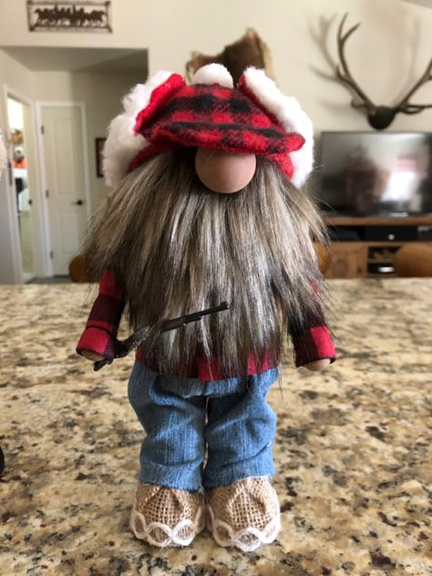 Hunting Gnome, Making Gnomes, Grinch Gnome, Diy Hunting, Sock Gnomes, Gnome Crafts, Fall Gnomes, Gnome Tutorial, Hunting Hat