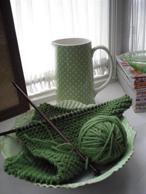 photo Green Cottage, Irish Cottage, Green Ivy, Green Country, Green Gables, Dog Sweater, Green Aesthetic, Knitting Inspiration, Green Apple