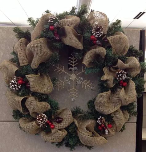 a burlap and evergreen wreath with a rhinestone snowflake, snowy pinecones and cranberries Burlap Christmas Decorations, Burlap Wreath Diy, Burlap Christmas Tree, Burlap Christmas Wreath, Plaid Christmas Decor, Christmas Vibe, Burlap Christmas, Snowman Wreath, Xmas Wreaths