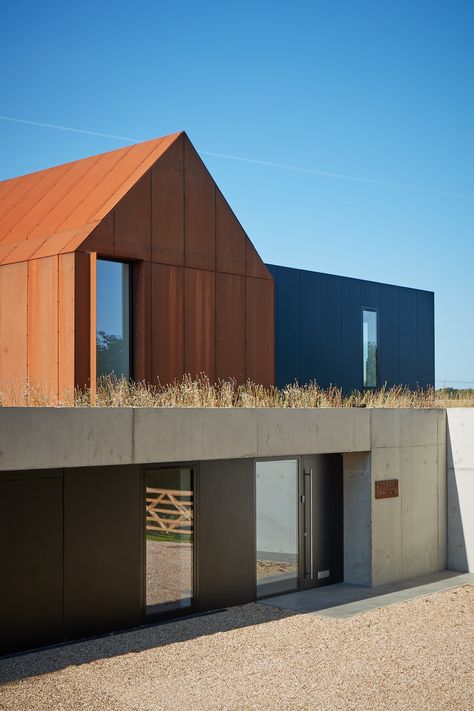 Corten Facade, Arch House, Modern Barn House, Rural House, Shed Homes, Barn Style House, Modern Barn, Facade Architecture, Dream House Exterior