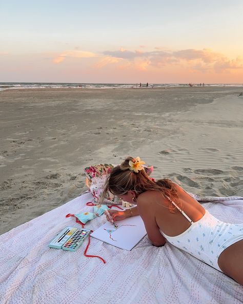 my ideal date night: painting on the beach 🎨 Summer Aesthetic, Summer Vibes, Date Night, Aesthetic Clothes, Outfit Of The Day, Mermaid, Summer Fashion, Human, Fashion Outfits