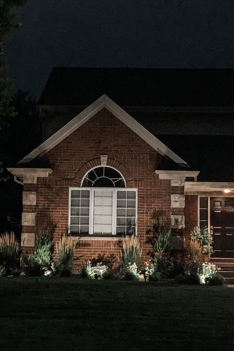 Front Yard Solar Lights, Spotlights On House Exterior, Solar Lights Shining On House, Solar Exterior House Lights, Landscape Lighting Front Of House, Lights That Shine Up On House, Solar Lights Front Of House, Front Yard Lighting Ideas Curb Appeal, Solar Spotlights Ideas Outdoor