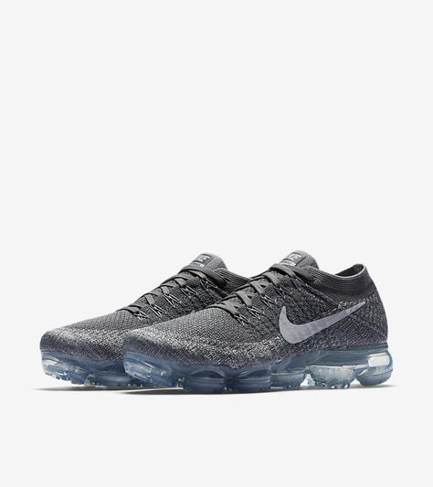 Gym Closet, Nike Vapormax Flyknit, Basket Nike, Sneakers Jordans, Nike Air Vapormax Flyknit, Curvy Petite Fashion, Vapormax Flyknit, Nike Vapormax, Shoes Sneakers Jordans