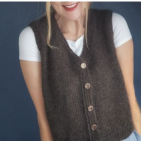 Ravelry: Granny Vest by Pia Trans Waistcoat Woman Pattern, Knitted Waistcoat Woman, Knitted Vest Patterns Free For Women, Knit Vest Pattern Women, Granny Vest, Vest Top Pattern, Knit Vest Pattern Free, Ladies Cardigan Knitting Patterns, Knitted Vests