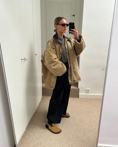 All Posts • Instagram Trendy Outdoor Outfits, Birkenstocks Winter Outfit, Barn Jacket Street Style, Beige Utility Jacket Outfit, Chore Coat Outfit Women, Barn Jacket Outfits 2024, Barn Coat Outfit Women, Canvas Jacket Outfit, Carhartt Coat Outfit