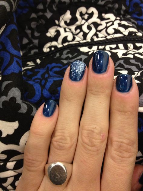 Winter blue shellac with silver glitter accent! CDN color: "Midnight Swim" #EGSalon #verabradley Winter Shellac, Blue Shellac, Cnd Shellac Colors, Shellac Nail Colors, Gel Manicure Colors, Shellac Nail Designs, Midnight Swim, Blue Nail Color, Shellac Colors