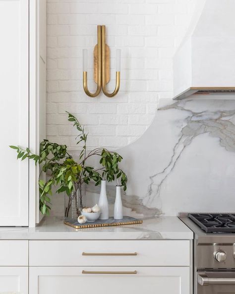 Up close and personal with our #fallriver kitchen featured in the #septemberissue of @housebeautiful 👏🏻 // #MFIMoments #TheBeautyofHome…” • Sep 12, 2020 at 12:48pm UT Kitchen Cabinets And Backsplash, Backsplash Kitchen White Cabinets, Backsplash Trends, Kitchen Backsplash Trends, Geometric Table Lamp, Brick Backsplash, Marble Backsplash, White Kitchen Cabinets, Counter Tops