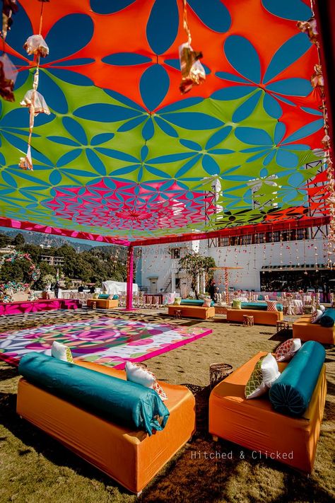 Colorful Event Decor, Festival Stage Design Outdoor, Canopy Decorations Outdoor Party, Creative Booth Design, Festival Seating, Vw Buzz, Festival Tent, Mehendi Decor Ideas, Concert Stage Design