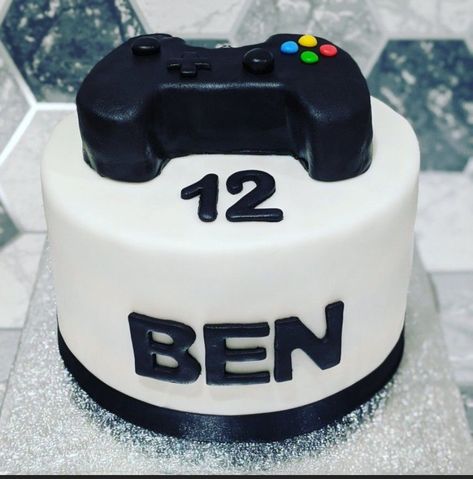 Computer Game Cake, Cake For Gamers, Gaming Cake Ideas, Gaming Cake, Video Game Cake, Controller Cake, Computer Cake, Xbox Cake, Game Cake