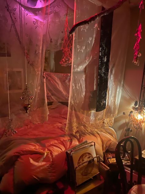 Dreamcore Bedroom Aesthetic, Brothel Bedroom, Pink And Blue Room Aesthetic, Southern Gothic Bedroom, Pink Goth Room, Diy Canopy Bed, Room Goals, Pretty Room, Dreamy Room