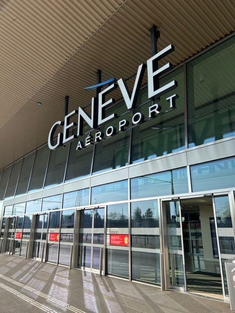 Switzerland Airport, Geneva Travel, Nature Movies, Airport Chic, Geneva Airport, 21st Birthday Photoshoot, Travel Picture Ideas, Alcohol Party, Uni Life