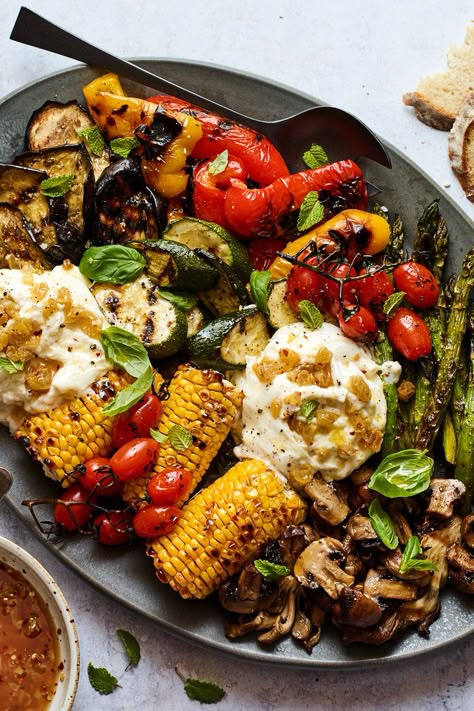 Burrata Recipe, Sommer Mad, Sweet And Spicy Sauce, Nyt Cooking, Bread Recipes Sweet, Recipes Sweet, Grilled Vegetables, Vegetable Dishes, Sweet And Spicy