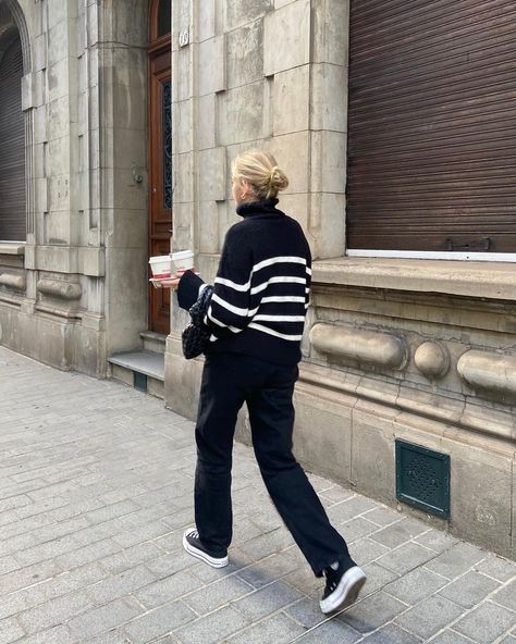 Week-end getaway 🧋🍂🍪 #autumn2022 #fall2022 #prefall #tenuedujour #lookdujour #outfitinspo #fallvibes #falloutfit #fallinparis… | Instagram Striped Turtleneck Outfit, Casual Comfy Outfit, Turtleneck Sweater Outfit, Winter Outfits 2020, Striped Turtleneck Sweater, Knit Sweater Outfit, Turtleneck Outfit, Freedom Of Expression, Digital Fashion