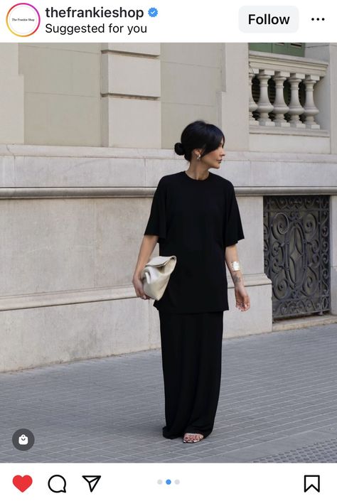 Black Maxi Skirt Outfit, Minimal Skirt, Minimalism Outfit, Nyfw Outfits, Skirt Aesthetic, Black Minimal, Maxi Skirt Set, Maxi Skirt Style, Tailored Skirt