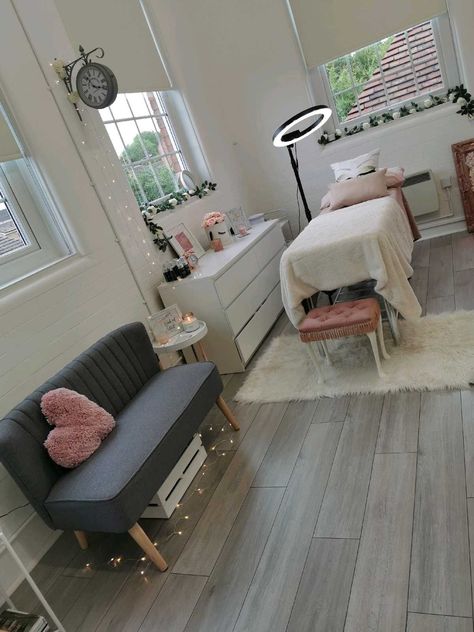 Salon Interior Design Ideas, Tech Room, Nail Salon Interior Design, Beauty Salon Interior Design, Lash Room Decor, Beauty Room Salon, Home Beauty Salon, Esthetician Room Decor, Esthetics Room