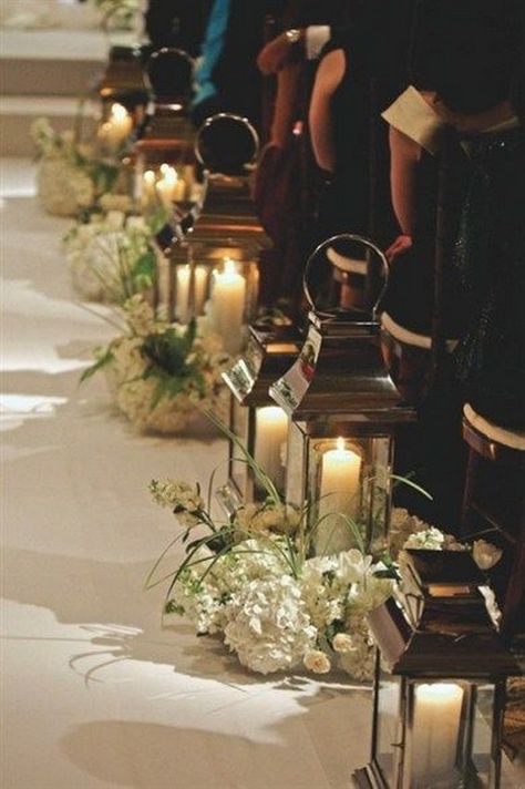 lantern wedding aisle ideas / http://www.himisspuff.com/100-unique-and-romantic-lantern-wedding-ideas/4/ Flowers And Candles, Lantern Centerpiece Wedding, Rustic Wedding Decorations, Tafel Decor, Church Wedding Decorations, Wedding Lanterns, Aisle Decor, Deco Floral, Wedding Aisle