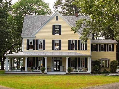 Yellow Farmhouse Exterior, Yellow House Exterior, Farmhouse Exterior Colors, Yellow Farmhouse, Best Exterior Paint, House Paint Color Combination, Farmhouse Paint Colors, Colonial Exterior, Yellow House