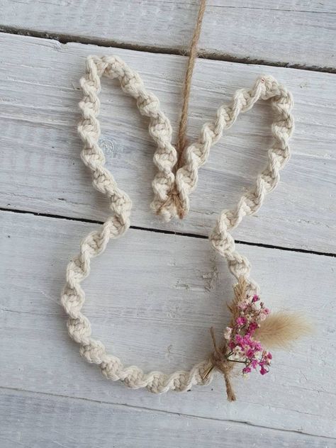 Makramee Hase groß l Trockenblumen l Ostern l Geschenk l Boho - Etsy.de Diy With Wool, Macrame Easter, Oster Diy, Wreaths And Garlands, Window Decoration, Easter Wreaths, Easter Diy, Easter Ideas, Window Decor