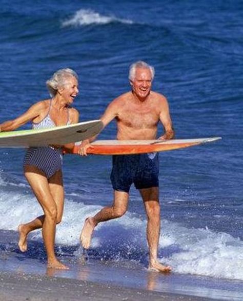 20 Photos of Love That Knows No Age Limits Sup Girl, Growing Old Together, Sup Yoga, Ageless Beauty, Young At Heart, Victor Hugo, Old Age, Aging Well, Old People