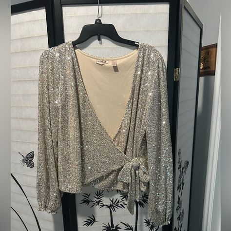 Sparkle blouse Sparkly Blouse, Sparkle Blouse, Cute Bows, Buckle, Sparkle, Jewelry Watches, Plus Fashion, Outfit Inspo, Fashion Tips