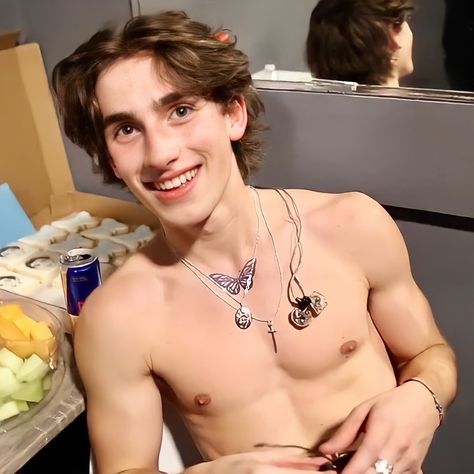 Johnny Orlando Shirtless, Orlando Tattoo, Johnny Orlando, Beauty Care Routine, Famous Singers, Robert Pattinson, Johnny Was, Justin Bieber, Celebrity Crush